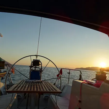 Rama Iii Sail Boat Comet 420 Båthotell Cagliari