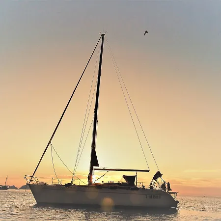 Båthotell Rama Iii Sail Boat Comet 420 Cagliari