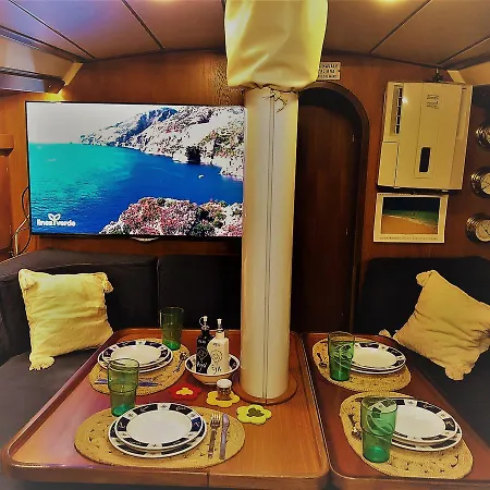 Πλωτό κατάλυμα Rama Iii Sail Boat Comet 420 *